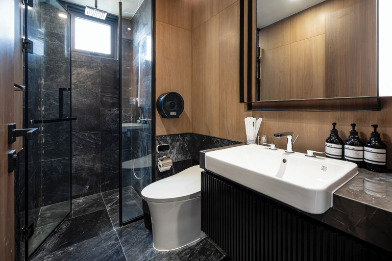 Bathroom 3, Lumiere Riverside by TrueStay, District 2