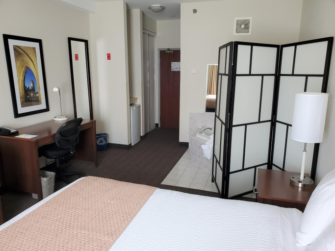 Bedroom 3, Days Inn by Wyndham Ottawa Airport, Ottawa