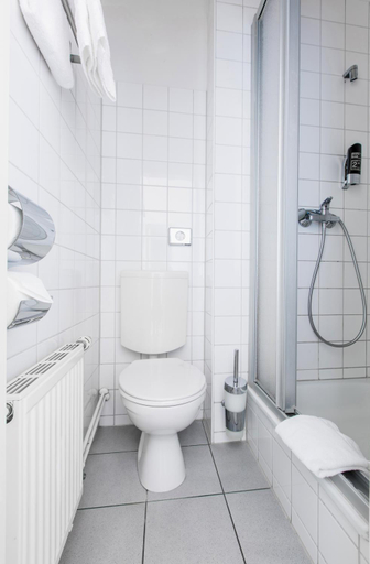 Bathroom, a&o Hamburg Hammer Kirche, Hamburg