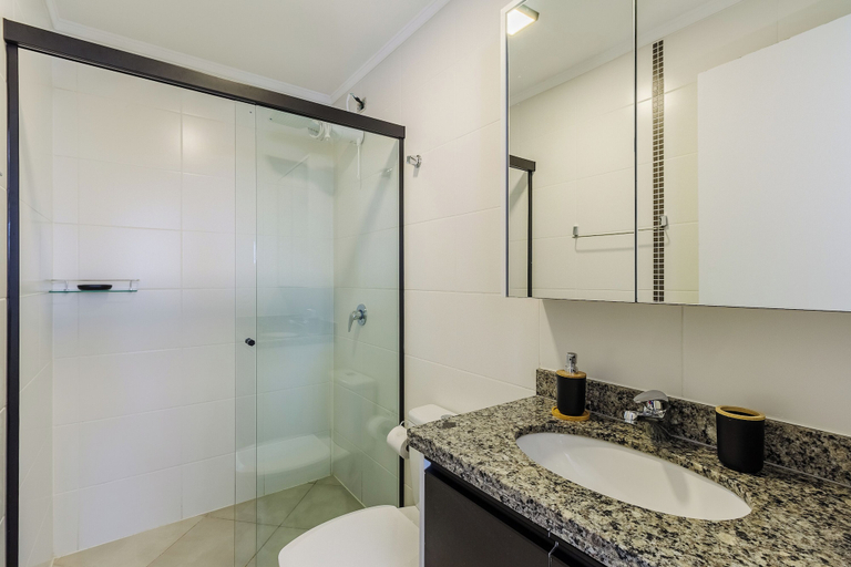 Bathroom 4, Cozy and Well-located Apartment in POA - Rfa303, Porto Alegre