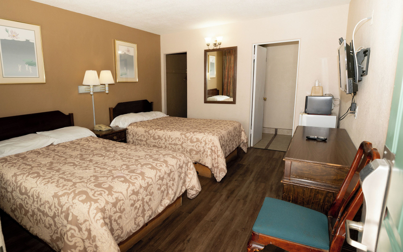 Bedroom 1, Budget Inn, Scurry
