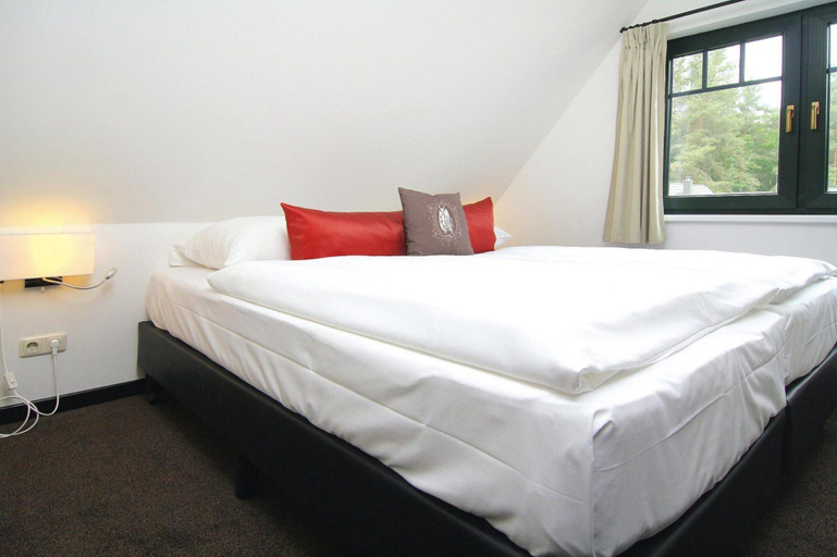 Room 4, Holiday Home in Drewitz With a Shared Pool, Mecklenburgische Seenplatte