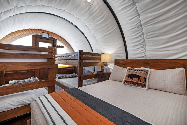 Bedroom 3, Zion White Bison, Washington