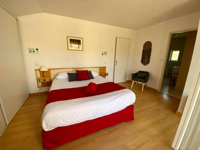 Bedroom 2, Hotel Restaurant La Dame du Lac, Lot-et-Garonne
