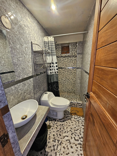 Bathroom 3, Las Margaritas Apart, Cusco