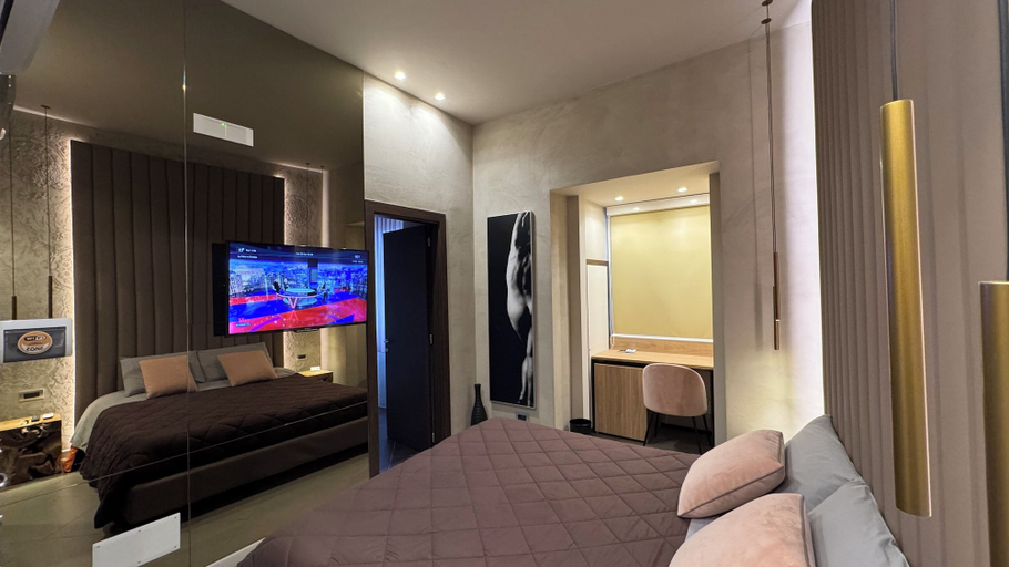 Room 5, Tropicana room, Caserta