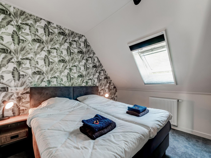 Bedroom 2, Stylish Farmhouse with Spa Tub, Achtkarspelen