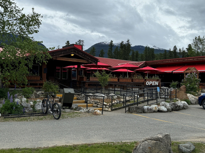 Restaurant 5, Saddle Mountain Lodge, Thompson-Nicola