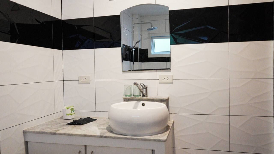 Bathroom 5, Tablas Seaview Homestay, Ferrol