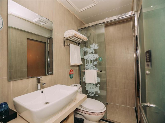 Bathroom 3, GreenTree Alliance Hotel Shanghai Baoshan District Shuichan Xi Road, Shanghai