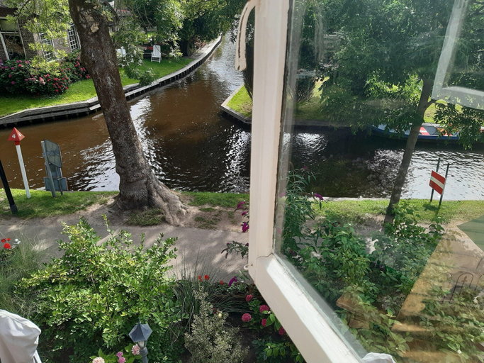 View from property 2, Lodge in Giethoorn With Breakfast, Steenwijkerland
