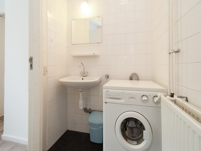 Bathroom, Apartment in Bergen aan Zee near the Beach, Bergen