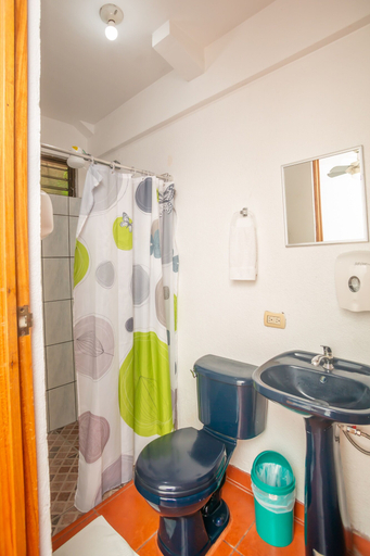 Bathroom 3, Hostal Nuevo Arenal, Tilarán