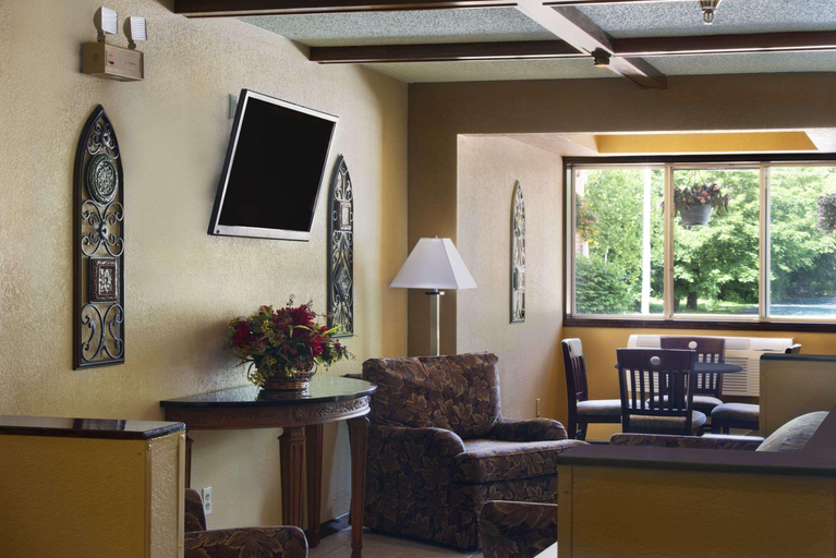 Public Area 2, Fairview Inn & Suites Whitewater, Walworth