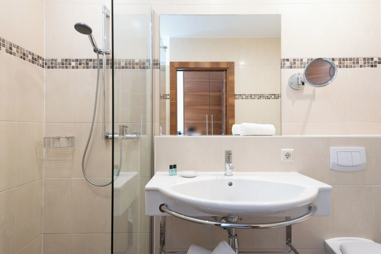 Bathroom 4, das zellersee, Zell am See