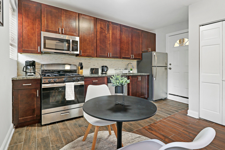 Others 5, Delightful 1BR - Ashland BW, Cook