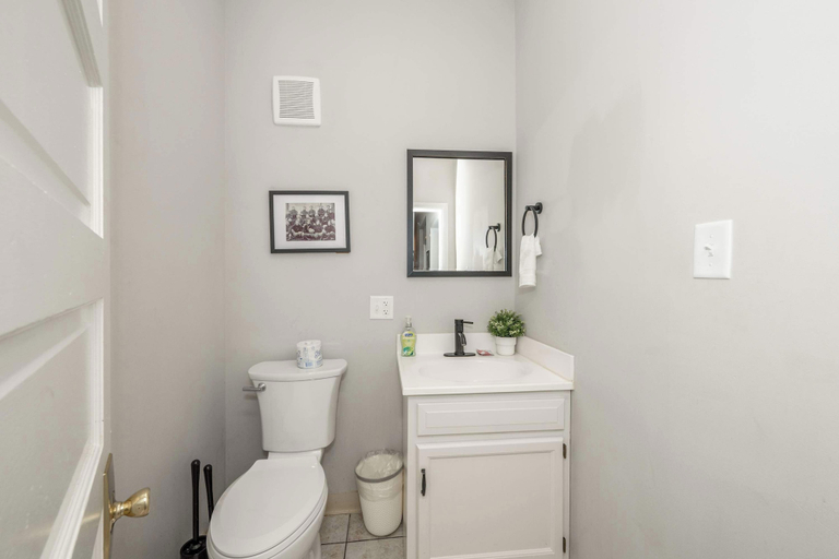 Bathroom, Scholars Haven Close to Osu!, Franklin