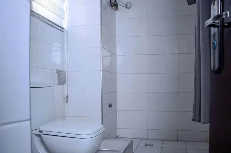 Bathroom, Clifford Apartment, Owerri Municipal