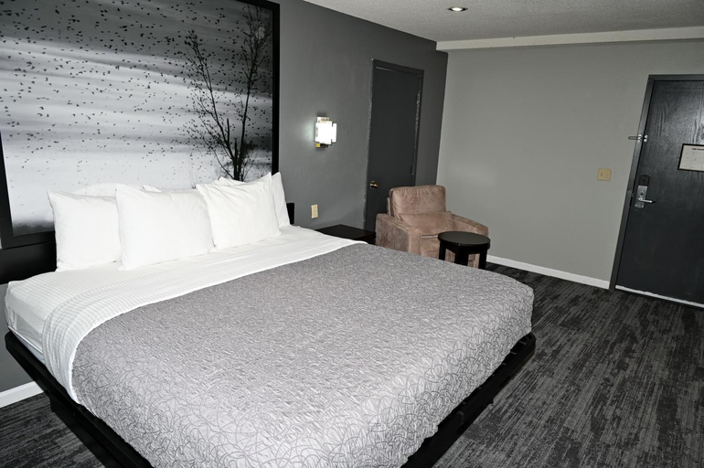 Bedroom 3, Super 8 By Wyndham Higginsville, Lafayette