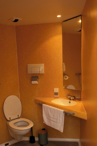 Bathroom 5, Domaine de Sangayrac, Aveyron