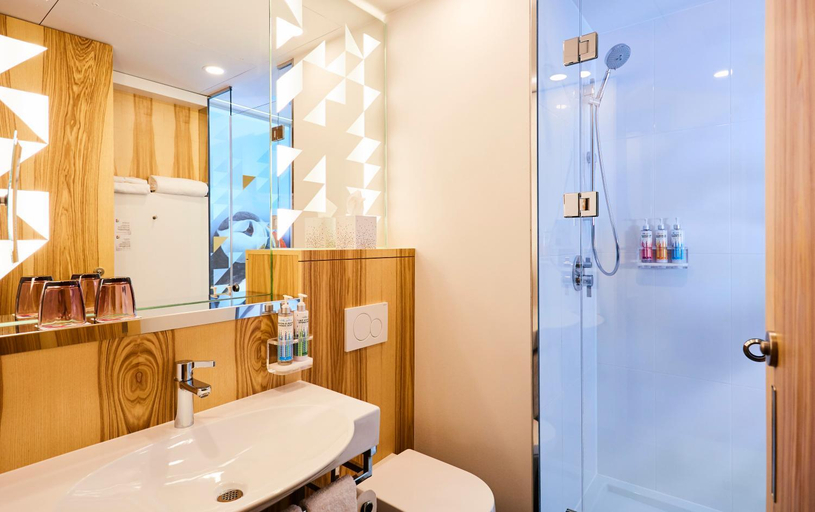 Bathroom 5, Alt Hotel St. John's, Division No. 1