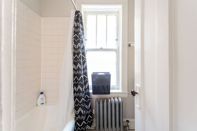 Bathroom 3, Nice 1BR Spot - Eastwood rep, Cook