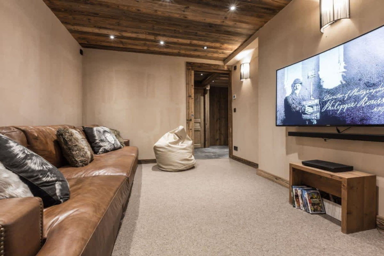 Room 3, Luxury 3 Bedroom Chalet Jacuzzi Sauna, Haute-Savoie