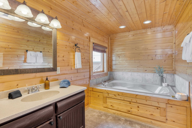 Bathroom 4, Delmont by Avantstay Sleeps 20! Expansive Views in a Cabin Community, Sevier