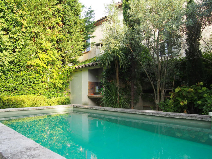 Room 2, Villa Maillane 18th Century Residence Completely Renovated, Bouches-du-Rhône