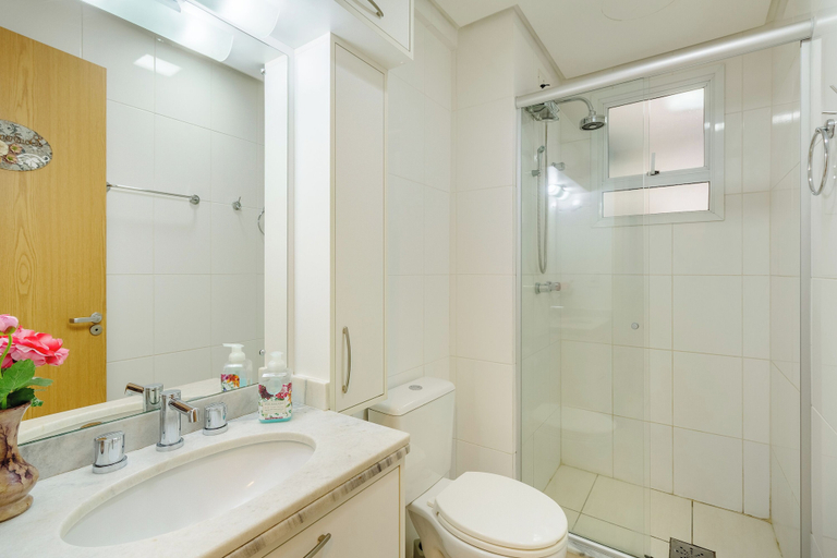 Bathroom 3, Beautiful Apartment With Barbecue in PoA Rps0460, Porto Alegre