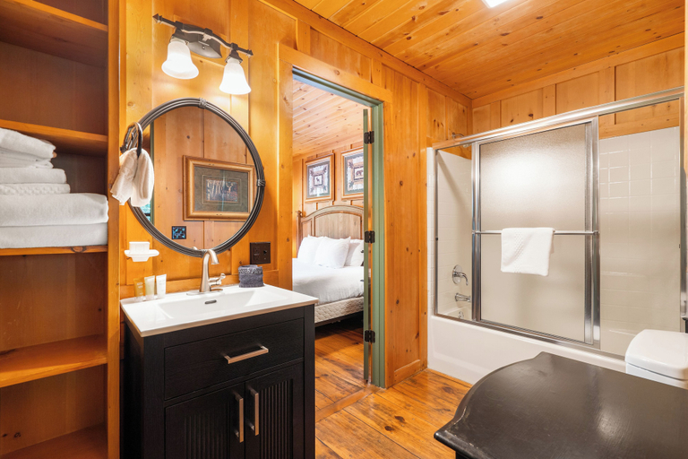 Bathroom 4, Cabins at Green Mountain, Taney