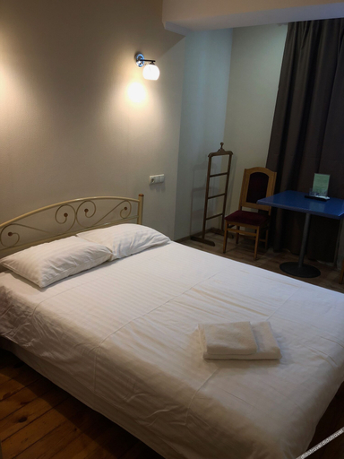Bedroom 2, Hotel & Restaurant Zhuliany City, Solomians'kyi