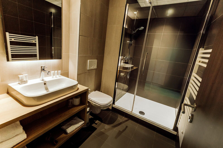 Bathroom 5, Golf Hôtel Five Nations, Namur