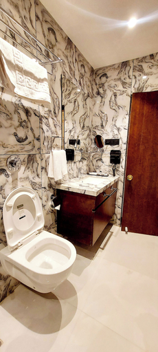 Bathroom 5, Hotel madhuban, Dadra and Nagar Haveli