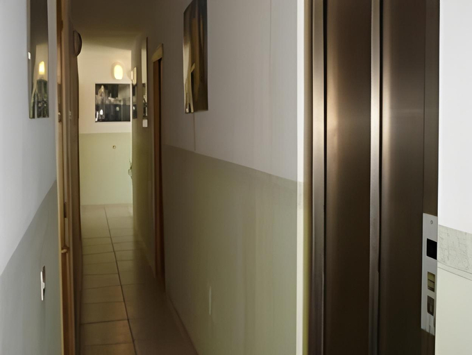 Others 5, Hotel Esperia, Bari
