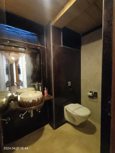 Bathroom 3, Gourish Resort (Pure Veg), Satara