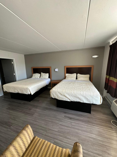 Bedroom 5, Budgetel Inn Suites, Richmond
