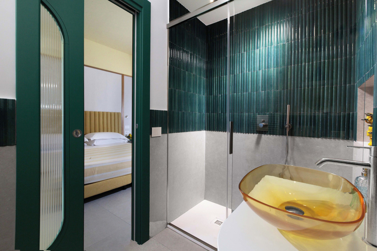Bathroom 3, Casa Pina, Napoli
