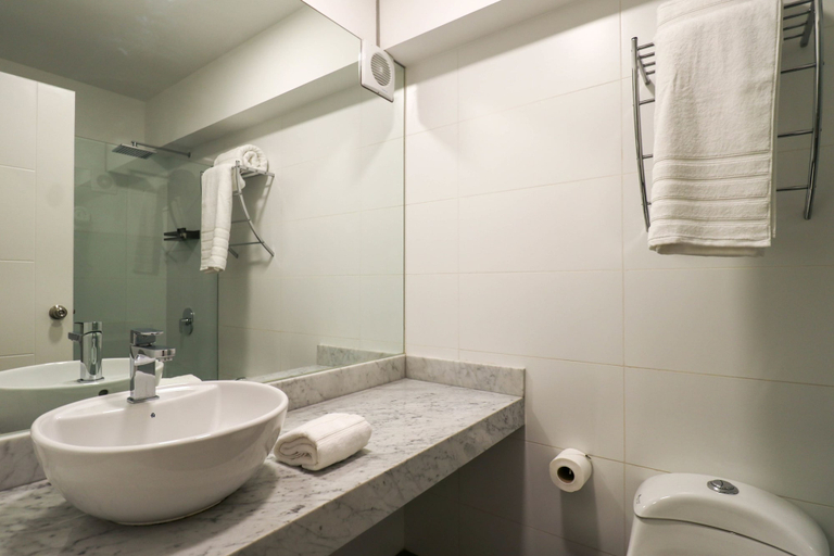 Room 3, w Glorious 2BR w Balcony in San Isidro, Lima