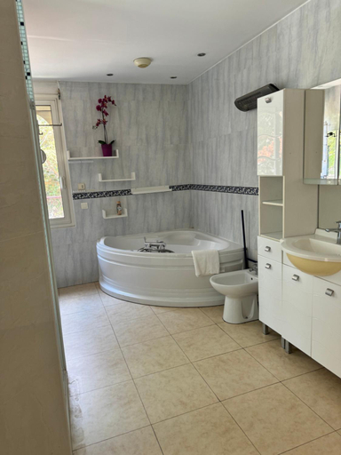 Bathroom 4, Villa piscine confort, barbecue, Bouches-du-Rhône