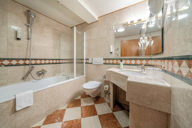 Bathroom 4, Hotel Neue Post Innsbruck, Innsbruck