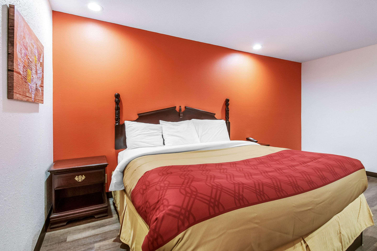 Bedroom 3, Econo Lodge Indianapolis, Johnson