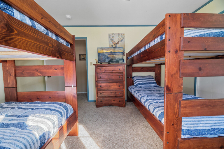 Bedroom 2, Wanderlust Lodge, San Bernardino