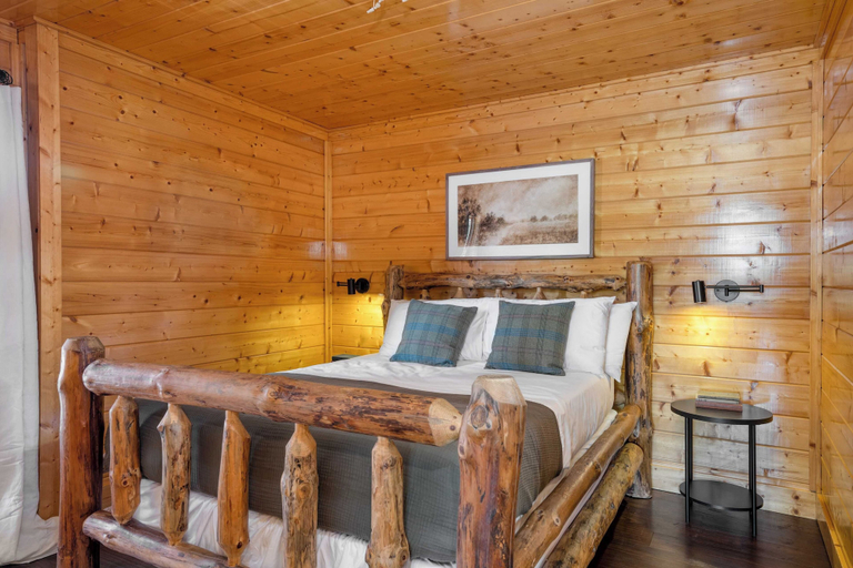 Bedroom 3, Delmont by Avantstay Sleeps 20! Expansive Views in a Cabin Community, Sevier