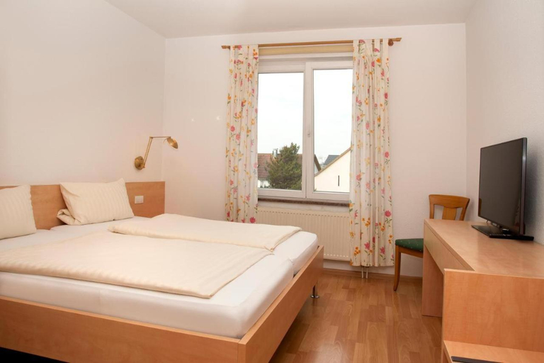 Bedroom 4, Hotel Villa Martino - zum Hirsch, Waldshut