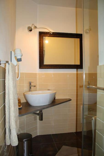 Bathroom 3, Confinedeisanti Bed and Breakfast, Torino