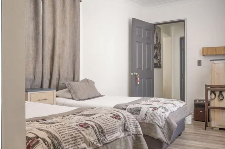 Room 4, El Rosedal, Santiago