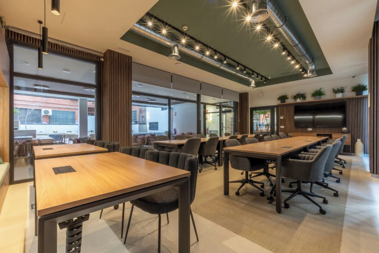 Food & Drinks 4, Student Only Plaza Castilla, Madrid