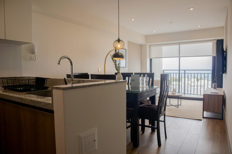 Room 5, w Beautiful 3BR w Balcony in San Isidro, Lima
