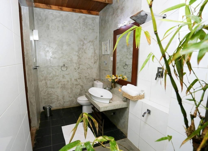 Bathroom, The Essence, Nuwara Eliya